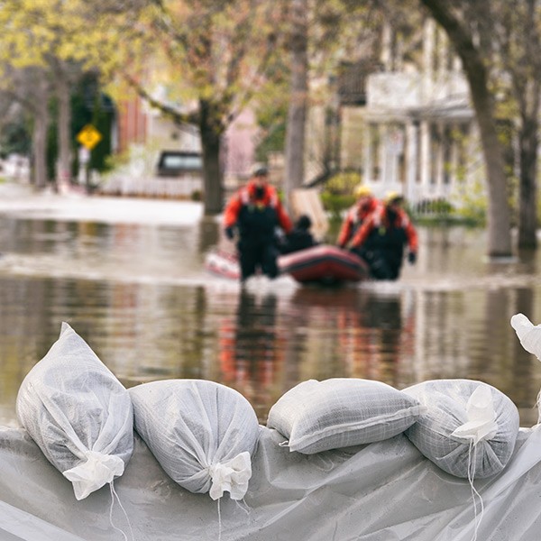 Hilfe bei Hochwasser-Katastrophe